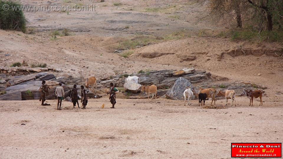 Ethiopia - 810 - il letto del fiume in secca.jpg